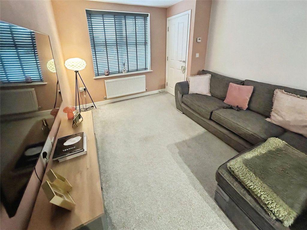 Property photo 3 of 9 Lounge
