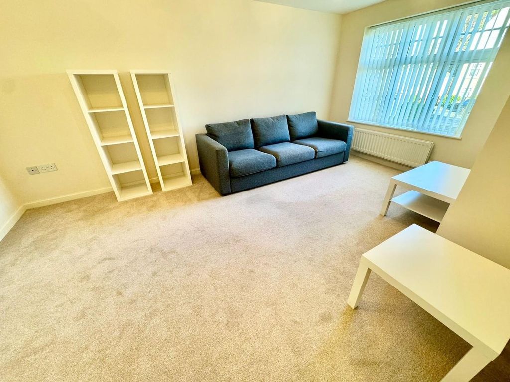 Property photo 3 of 8 Lounge