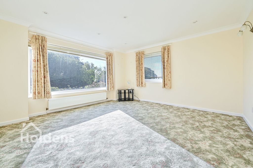 Property photo 3 of 23