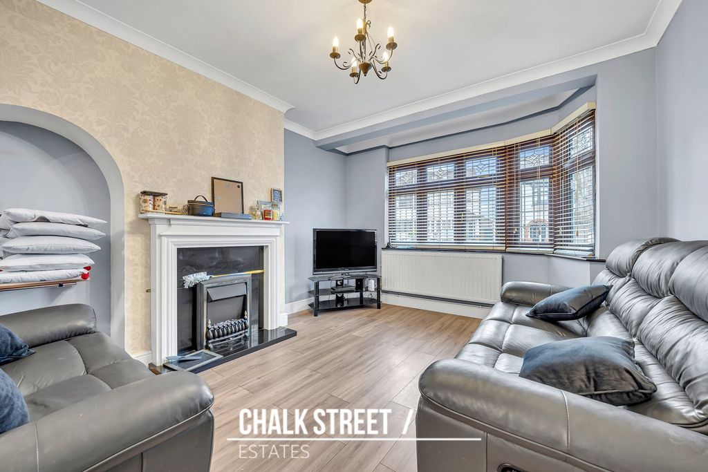 Property photo 2 of 23