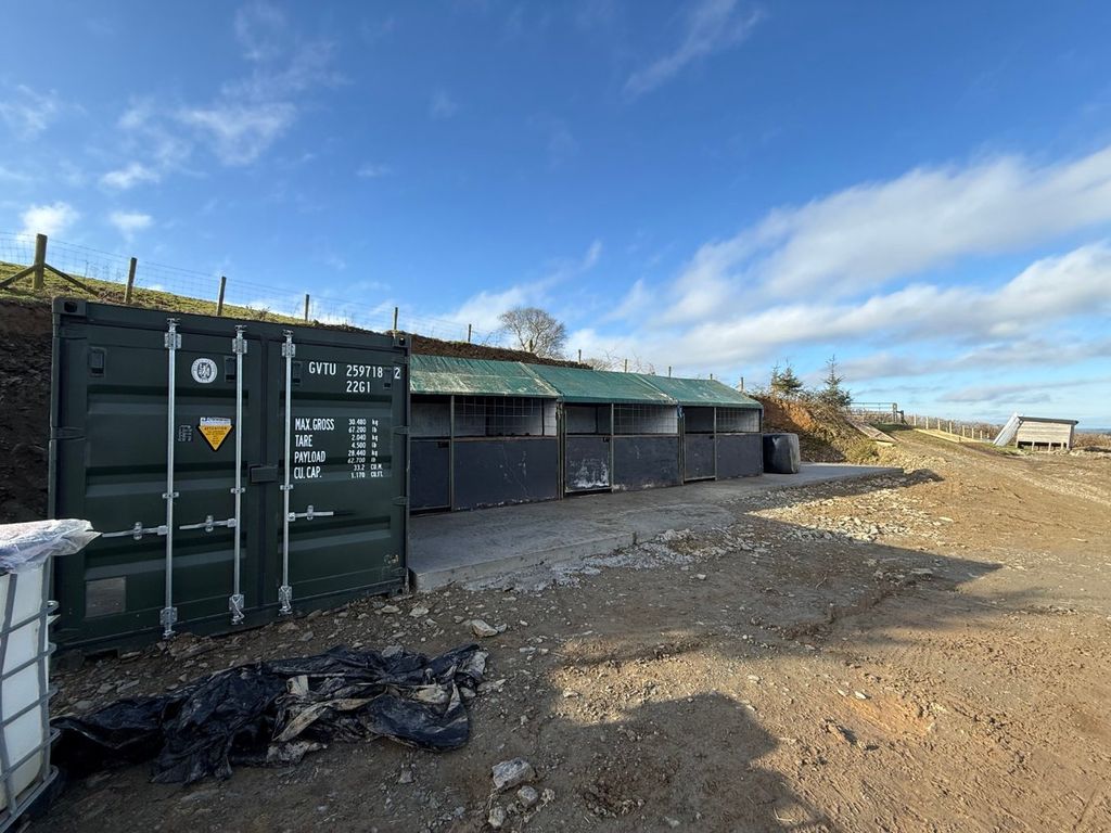 Property photo 2 of 25