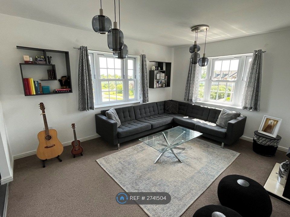 Property photo 1 of 12 Living Room