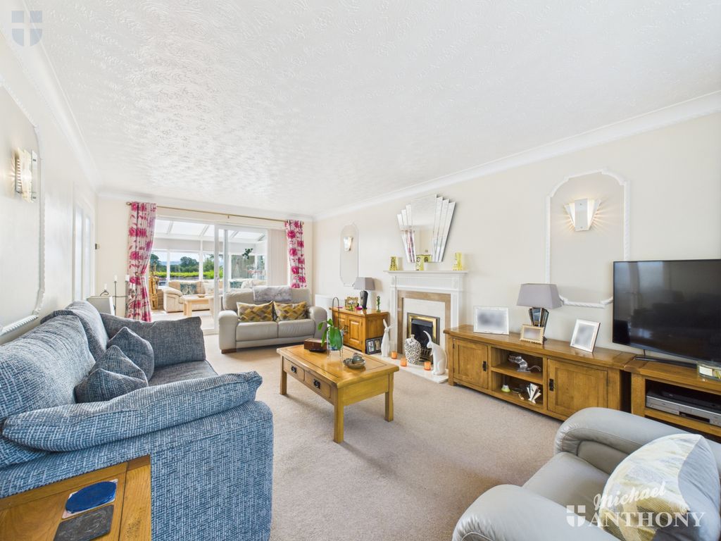 Property photo 2 of 24 Cam03218G0-Pr0690-Still003