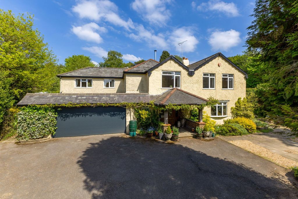 Property photo 1 of 32