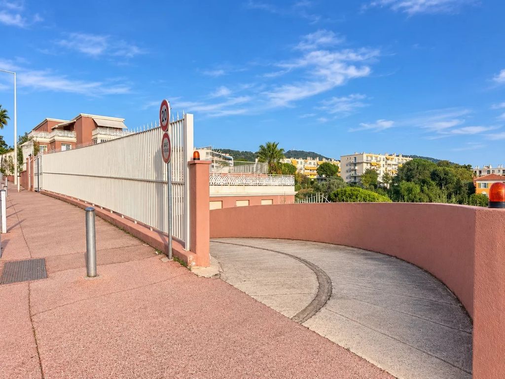 Property photo 1 of 4 Sale: Closed Double Garage In Nice - Cimiez-Brancolar