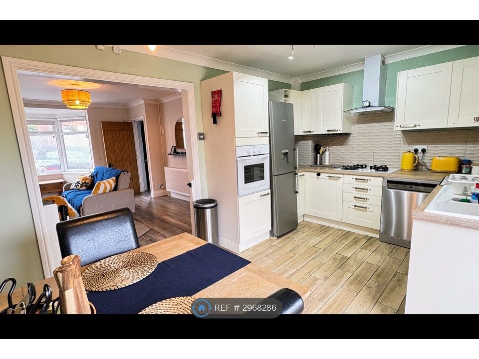Property photo 3 of 8 Kitchen /Diner #01