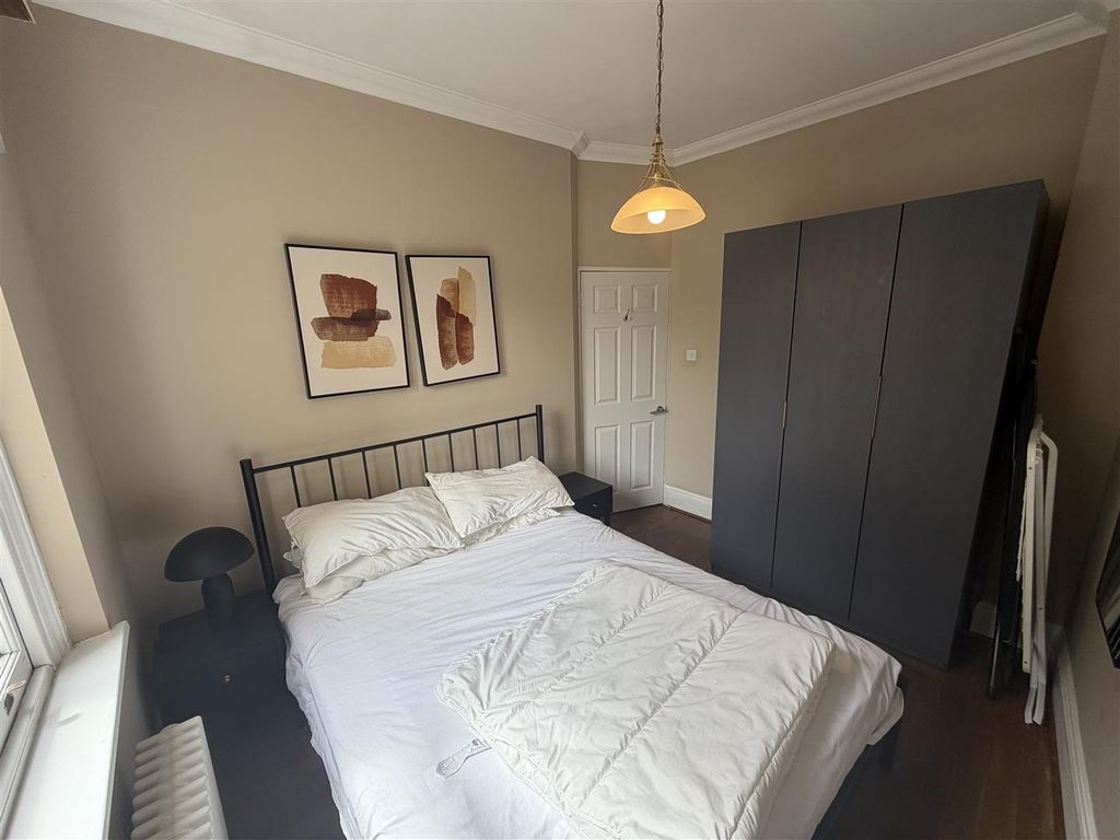Property photo 1 of 15 Bed 1