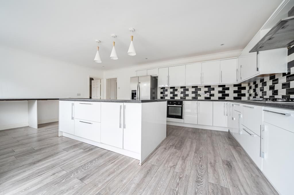 Property photo 3 of 24 Kitchen