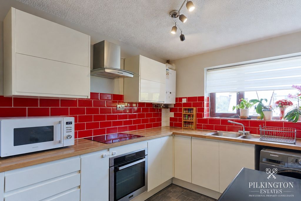 Property photo 2 of 18 5309193