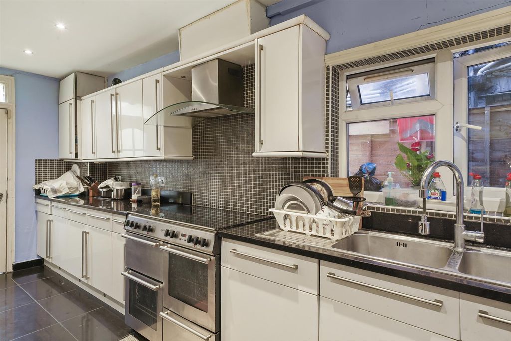 Property photo 2 of 17 Sandringham Road - (4).Jpg