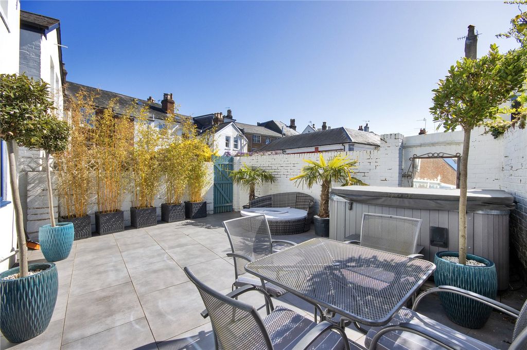 Property photo 2 of 16 Rear Courtyard