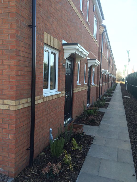 Property photo 1 of 12 2 Bedroom Semi Detached House To Let Shropshire Close, Walsall, Ws2 7BT.