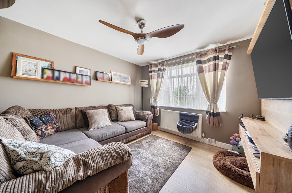 Property photo 2 of 17 1410576-19-698A06...
