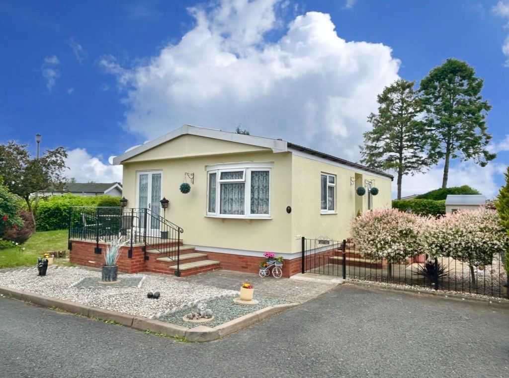 Property photo 1 of 11 Front