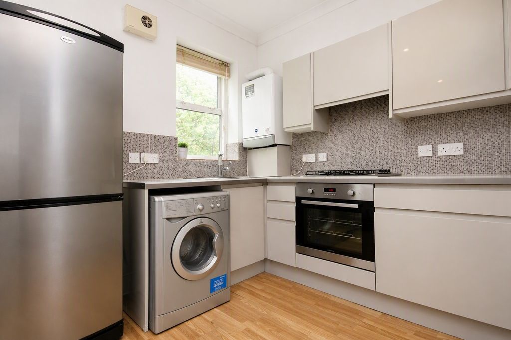 Property photo 1 of 7 Kitchen