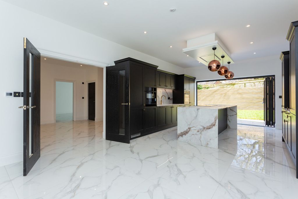 Property photo 3 of 24