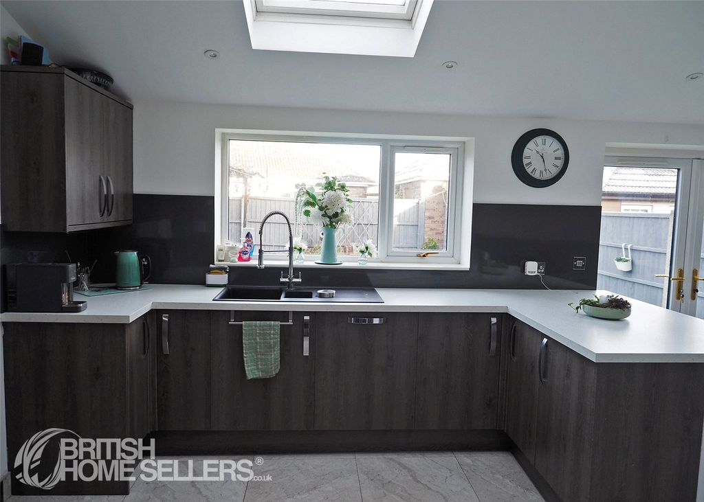 Property photo 2 of 25 Picture No. 24