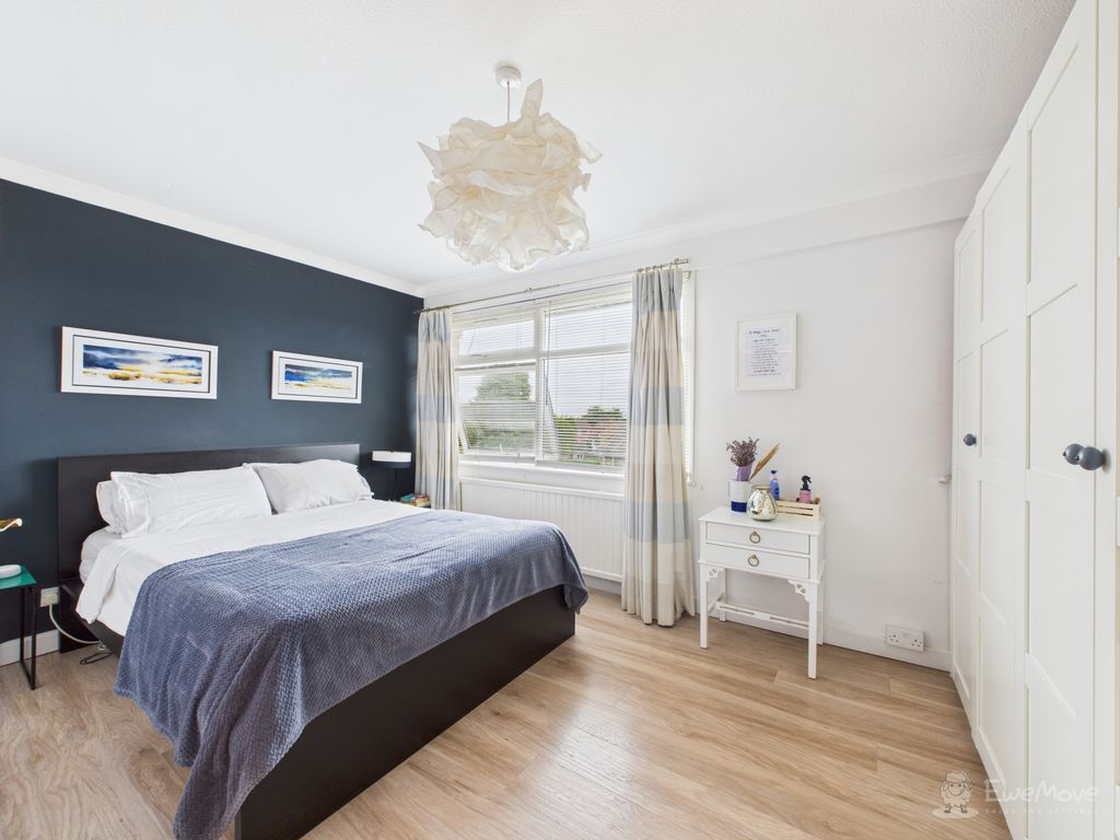 Property photo 3 of 21 Principal Bedroom- Mark Stephens Ewemove Newmarket