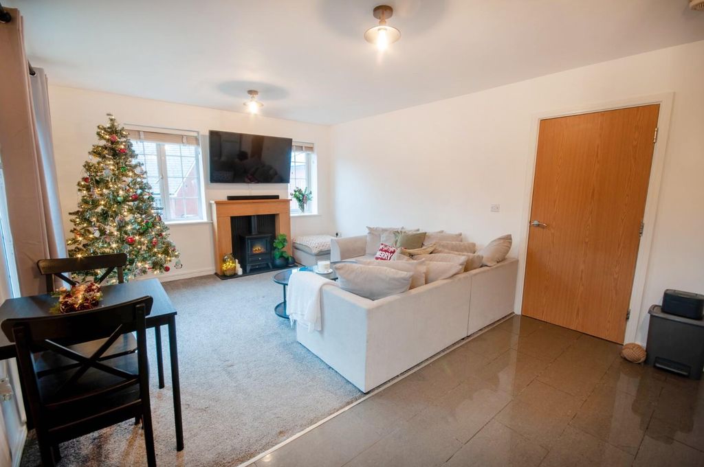 Property photo 3 of 22 Lounge/Kitchen