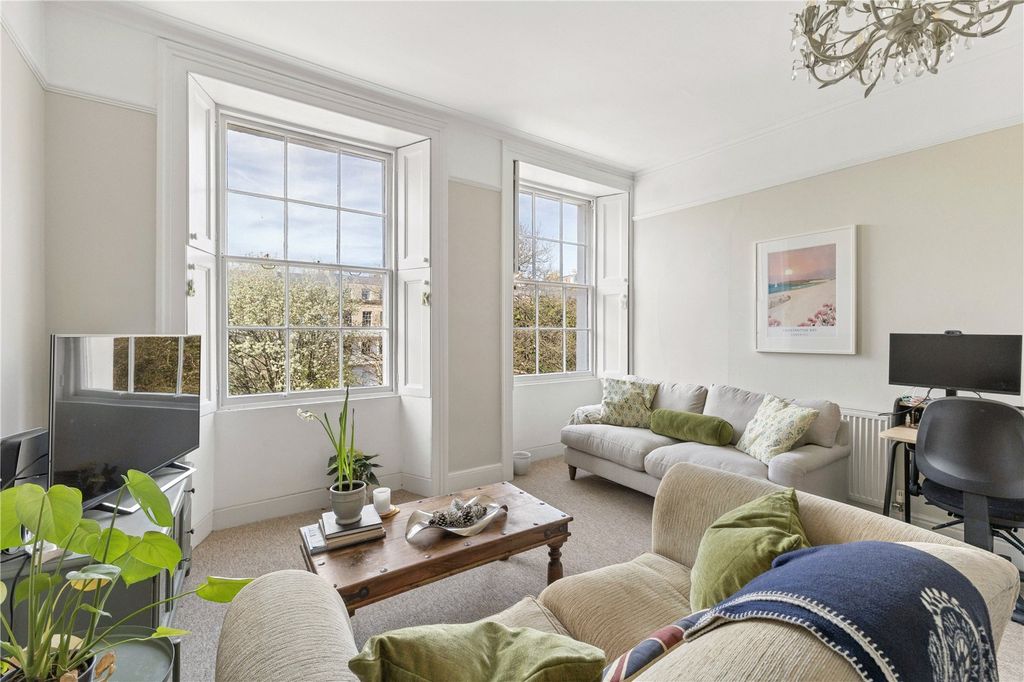 Property photo 2 of 11 Sitting Room