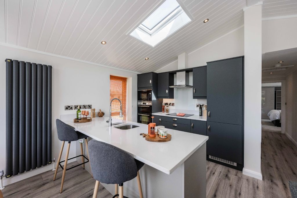 Property photo 2 of 8 4317901