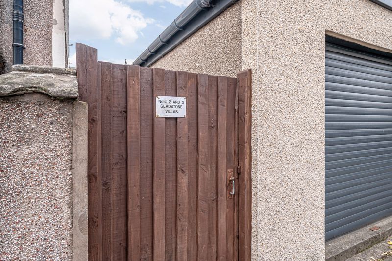 Property photo 3 of 21 External