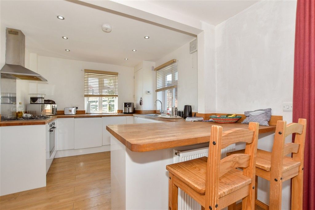 Property photo 1 of 11 Kitchen