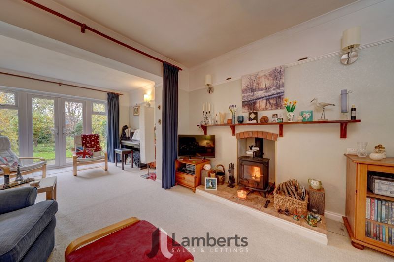 Property photo 2 of 32 Lounge