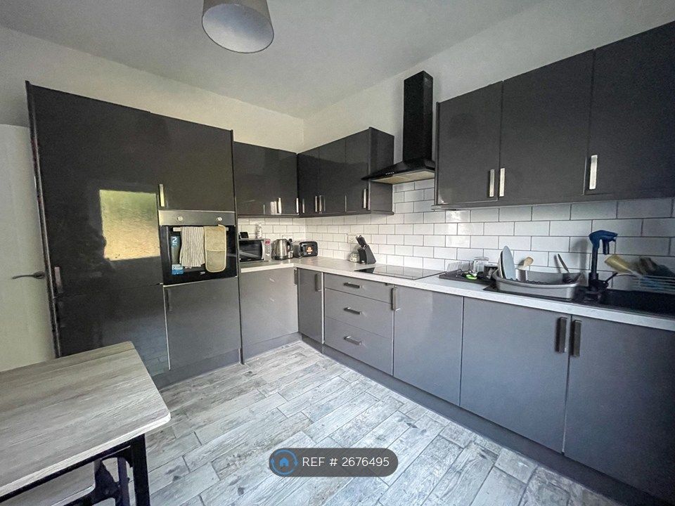 Property photo 2 of 20 Kitchen