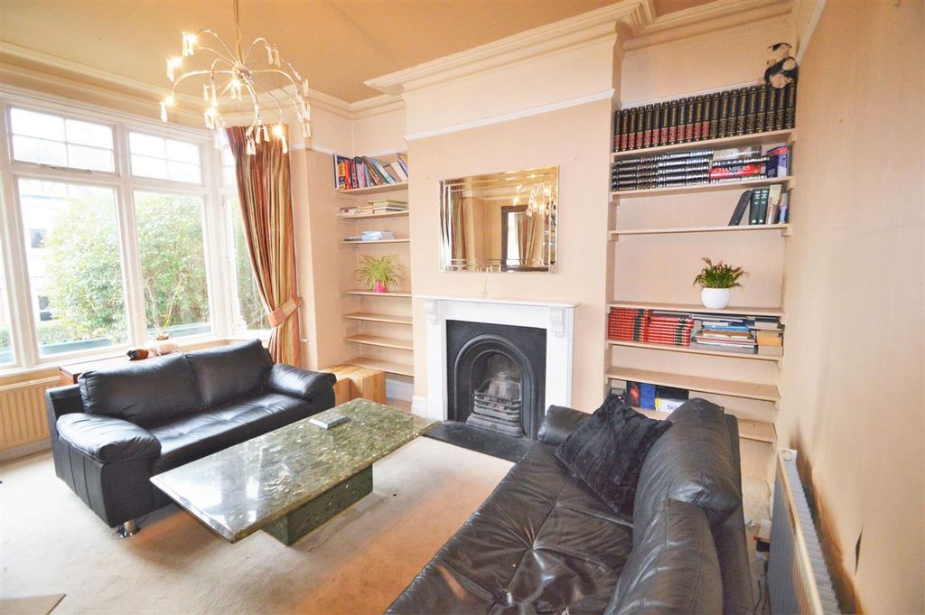 Property photo 2 of 3 Living Room