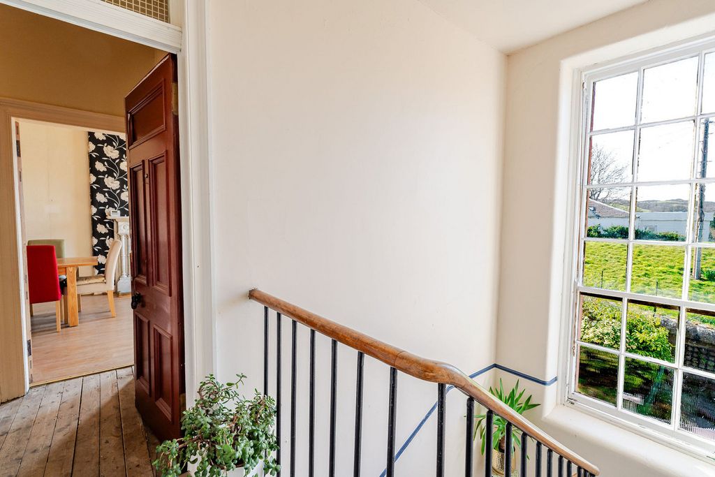 Property photo 3 of 47