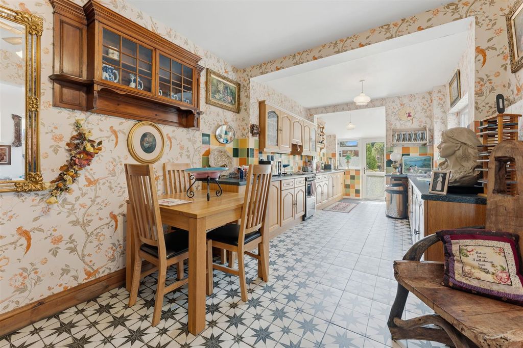 Property photo 2 of 31
