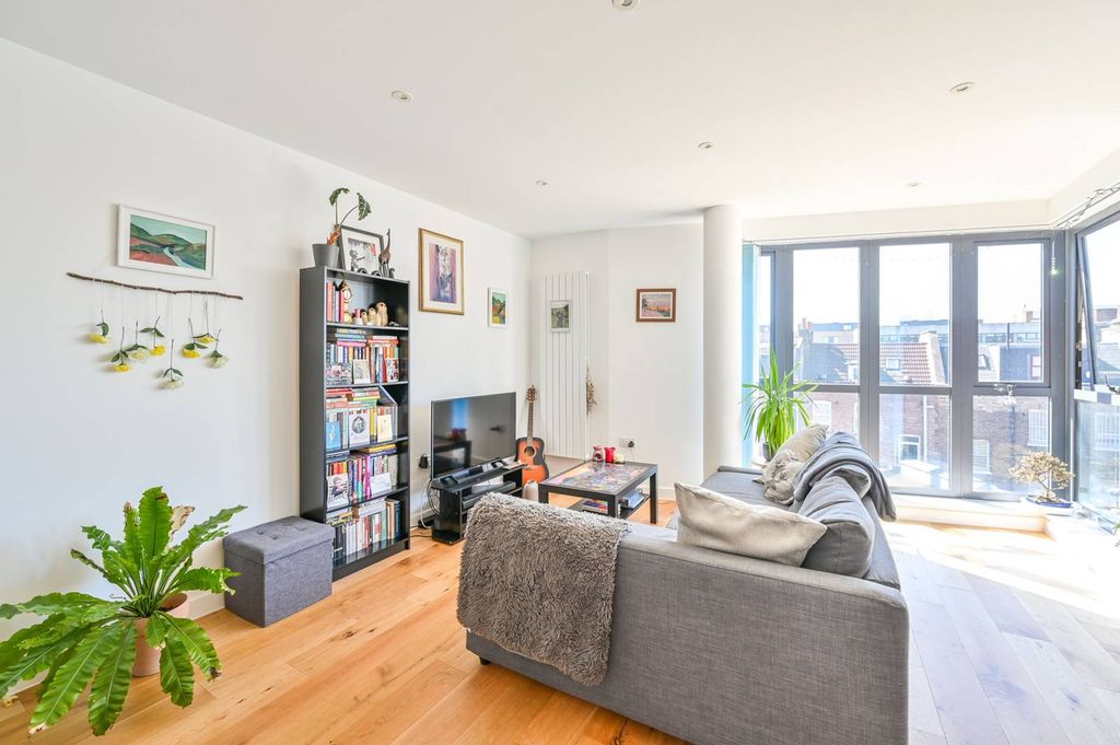 Property photo 3 of 10