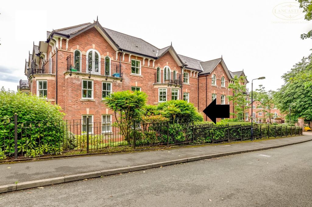 Property photo 1 of 16 Apartment Block