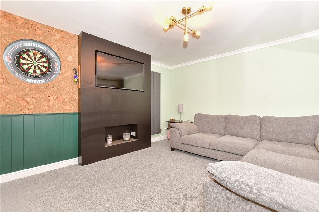 Property photo 3 of 18 Lounge