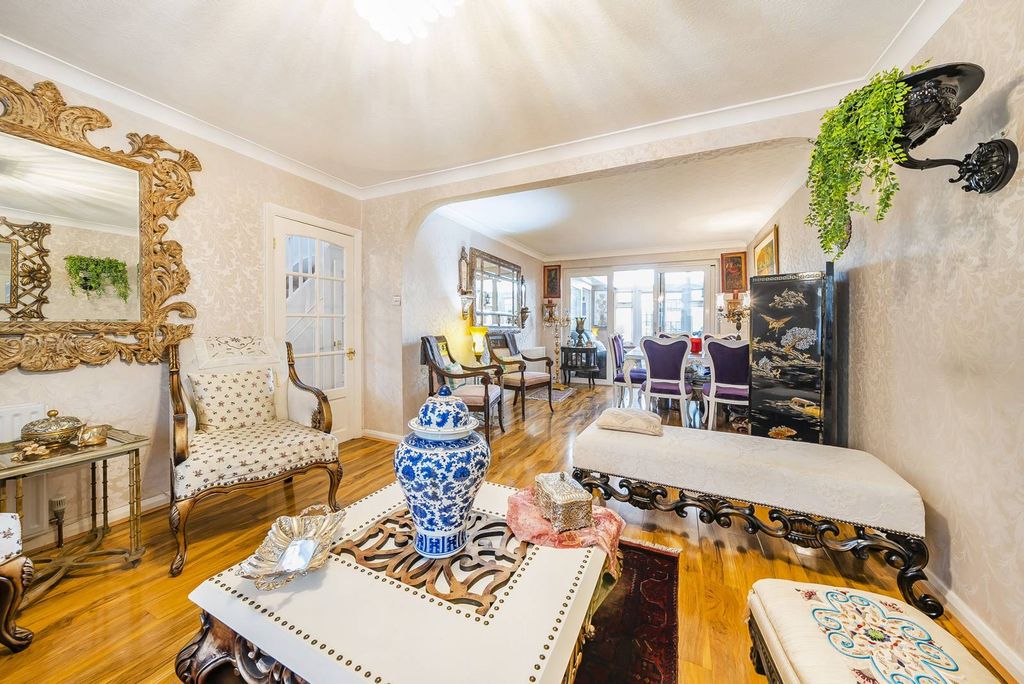 Property photo 3 of 13