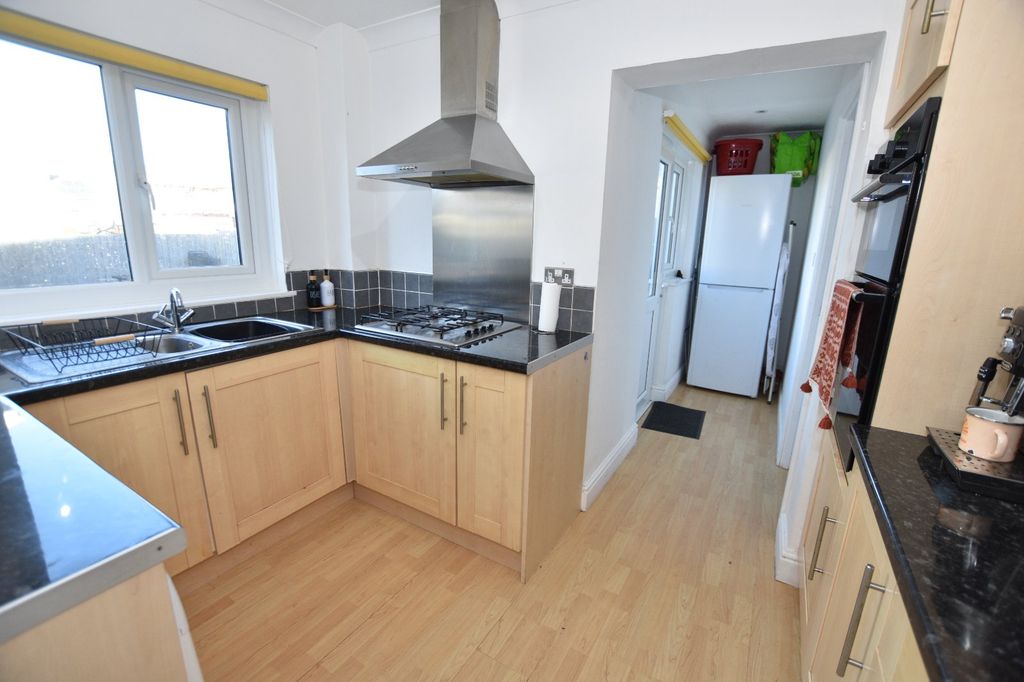 Property photo 2 of 19 Kitchen