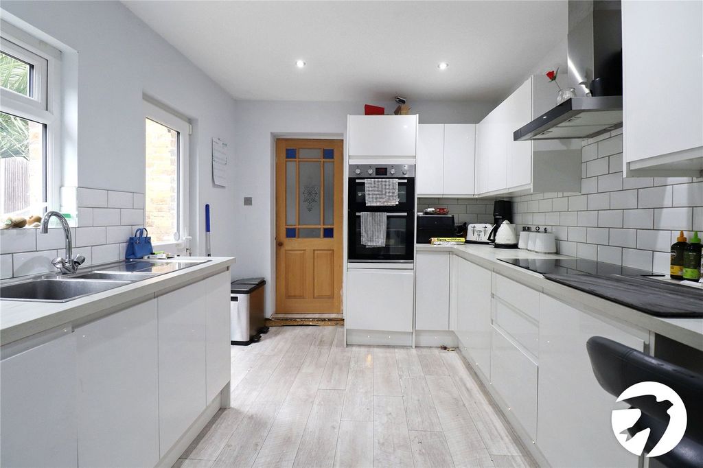 Property photo 2 of 19 Picture No. 05