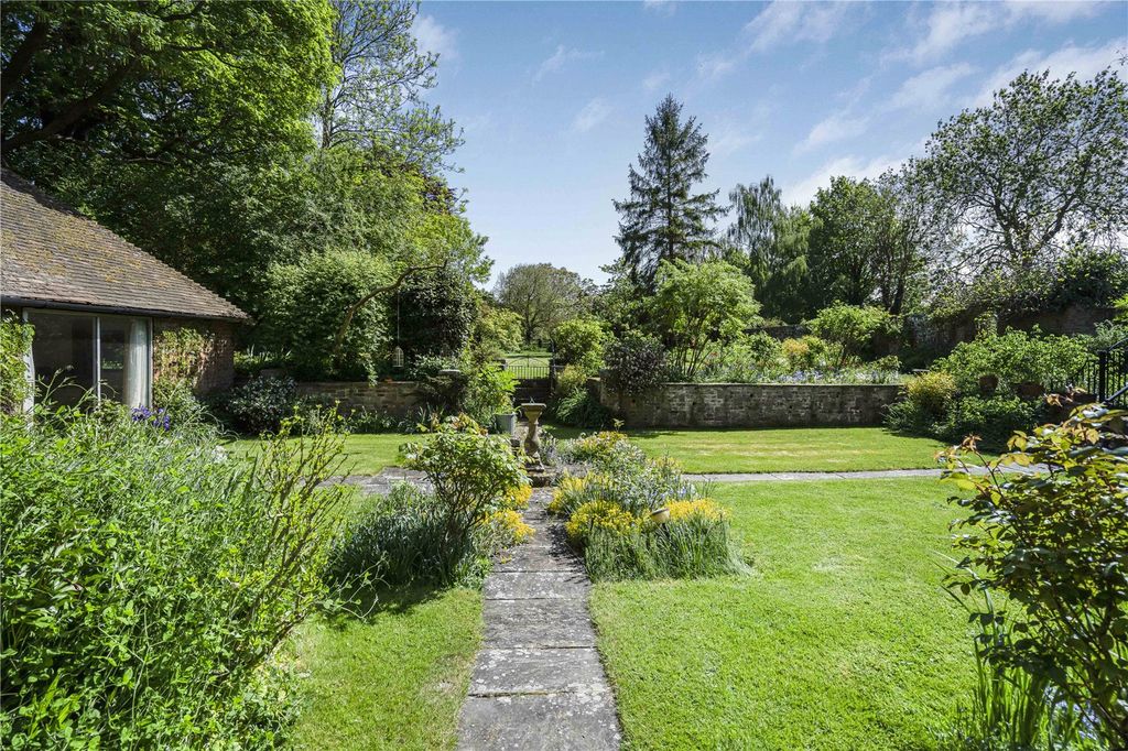 Property photo 2 of 15 Garden