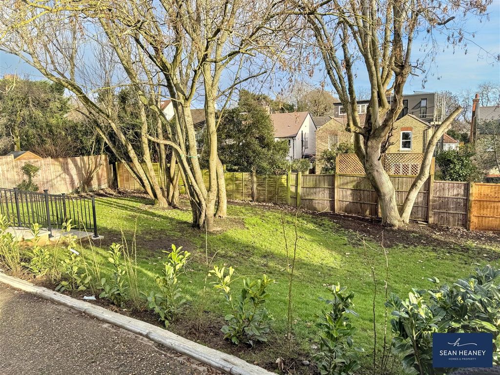 Property photo 2 of 23