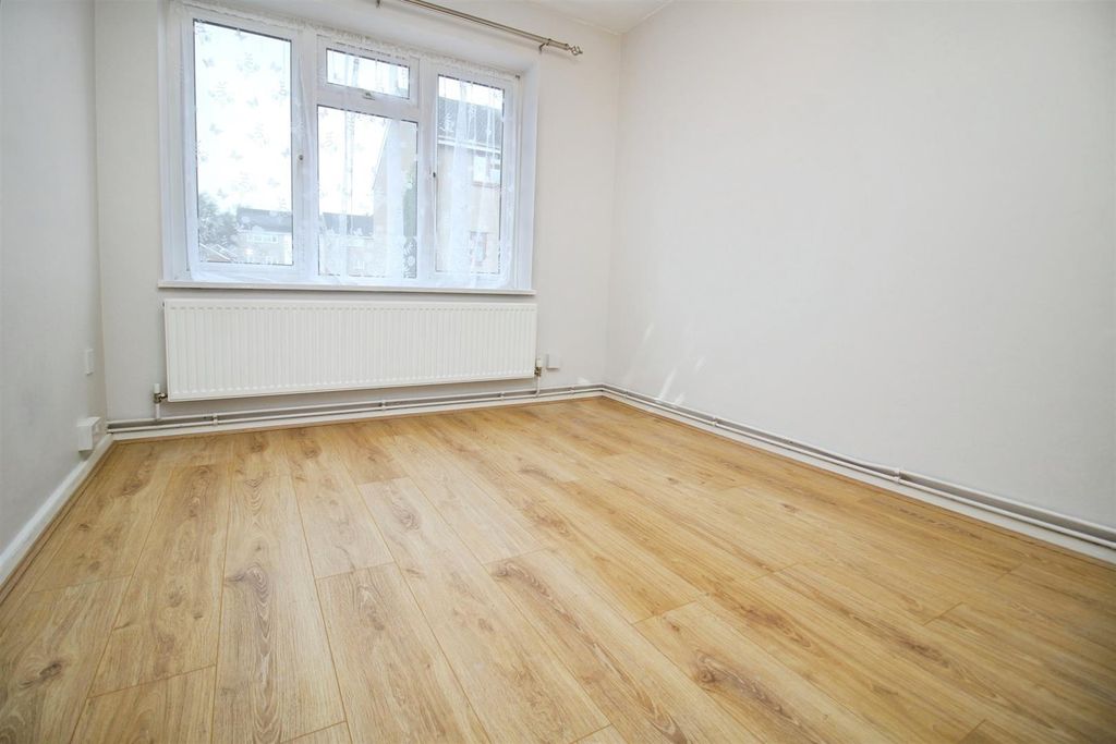 Property photo 3 of 10 Bedroom 2