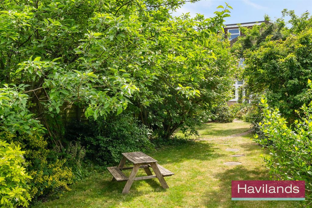 Property photo 3 of 24 Meadowcroft-20.Jpg