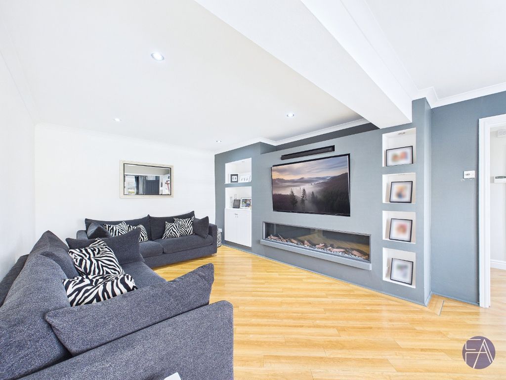 Property photo 3 of 25 4898122