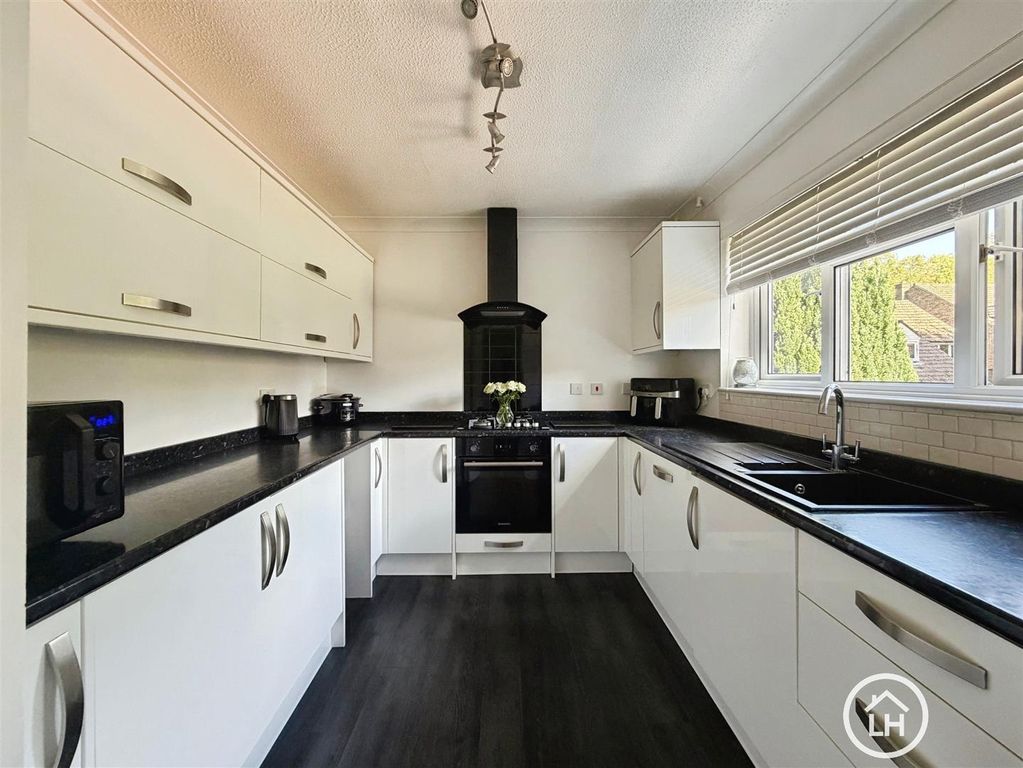Property photo 2 of 14 Kitchen