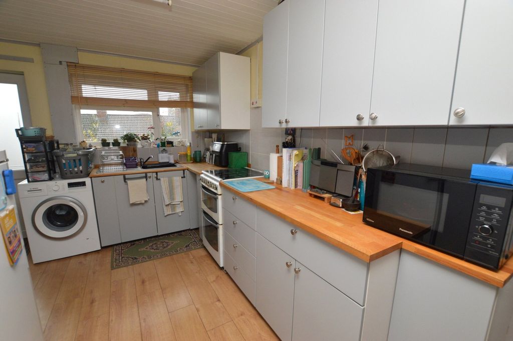 Property photo 3 of 13 Kitchen