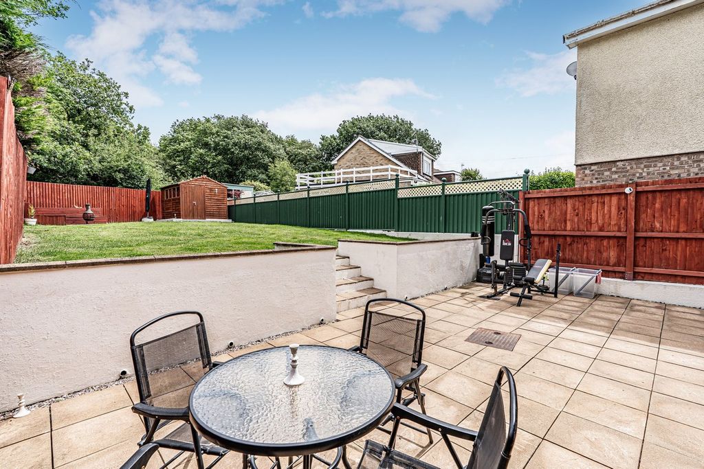 Property photo 2 of 28