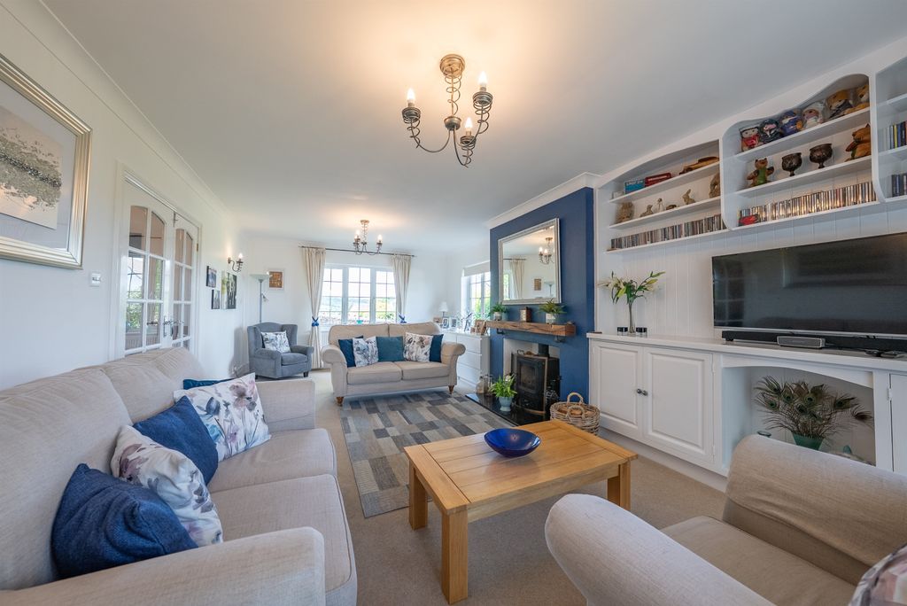 Property photo 3 of 23