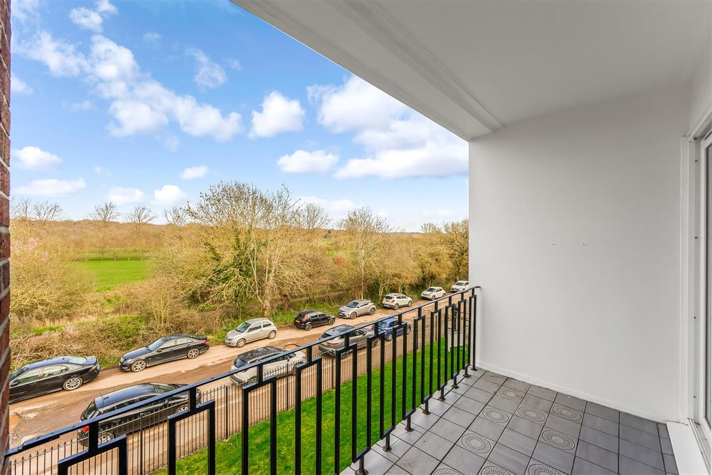 Property photo 3 of 22