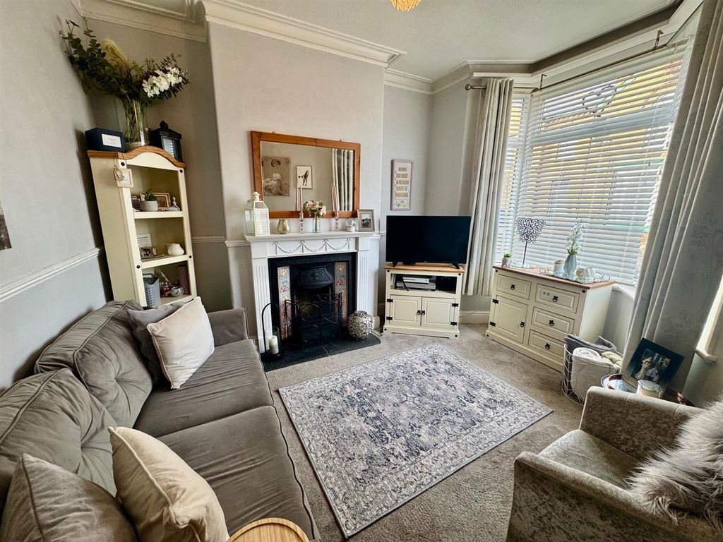 Property photo 3 of 17 Lounge.Jpg