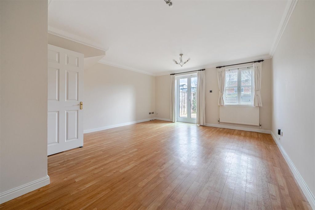 Property photo 1 of 22 Living Room